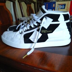 Alexander McQueen/Puma collab sneakers. White & Black, Size 10us Mens